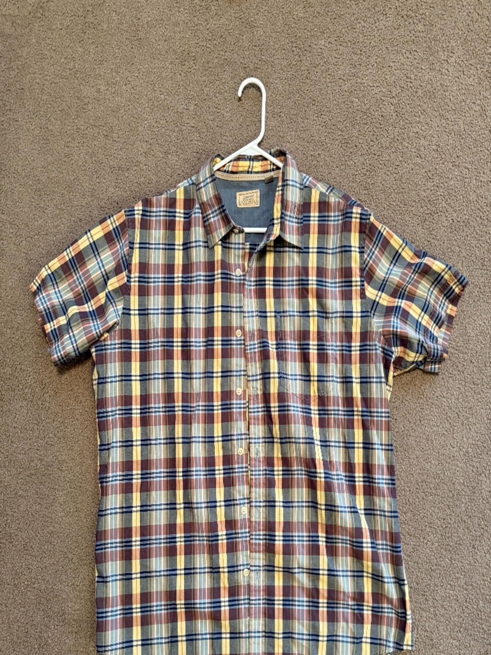 Men's Arrow Plaid short sleeve button up shirt